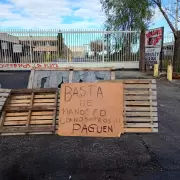 M�s de un a�o despu�s, los trabajadores de ILVA acampan en la puerta de la f�brica