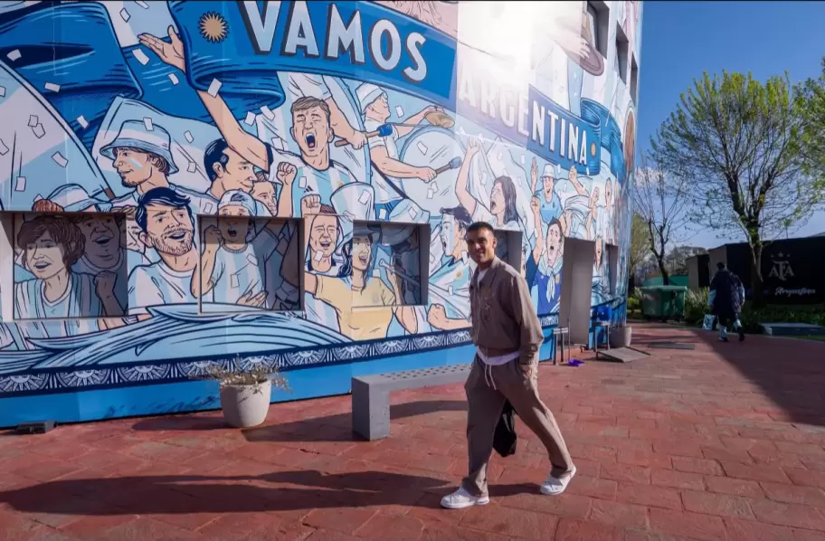 Otro de los que pos� ante las c�maras fue Lautaro Mart�nez