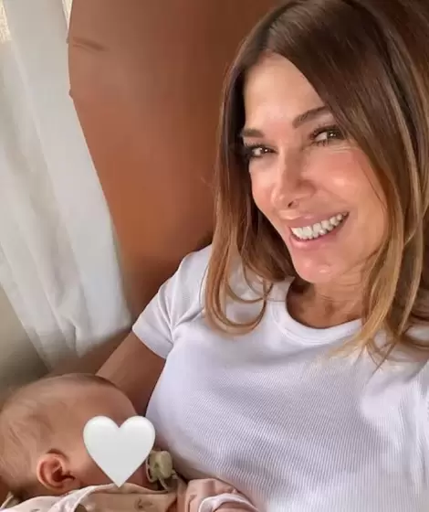 Catherine Fulop junto a su nieta Gia Dybala.