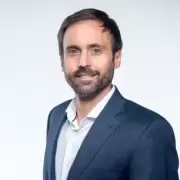 �Mugre o droga? El ins�lito video de un diputado entrerriano y las especulaciones a su alrededor