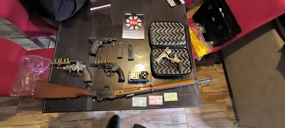 Las armas encontradas en la casa de Maxi Ghione