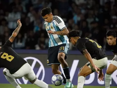 Debut� Leo Flores