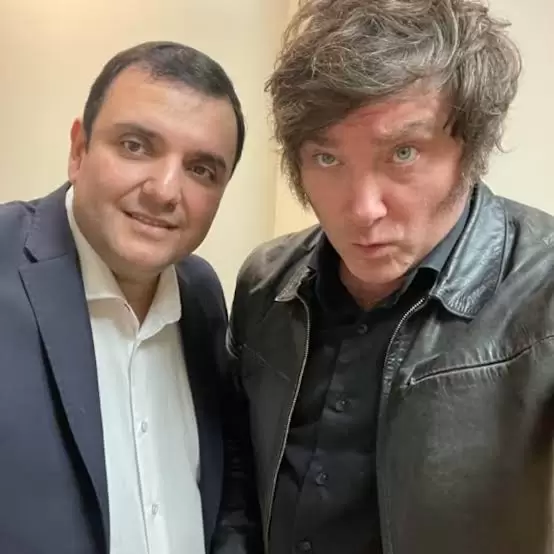 Gerardo Huesen junto a Javier Milei