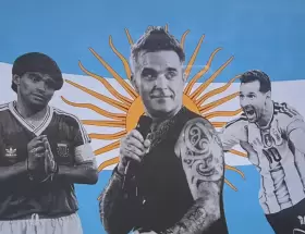 La bandera que hicieron en homenaje a Robbie Williams y que mostr� en el escenario.