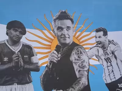 La bandera que hicieron en homenaje a Robbie Williams y que mostr� en el escenario.