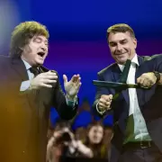 Milei y su ej�rcito de trolls festejaron a Fl�vio Bolsonaro como si ya fuera presidente de Brasil