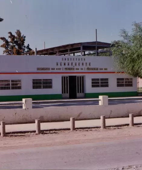 �Cierra el Instituto Almafuerte?