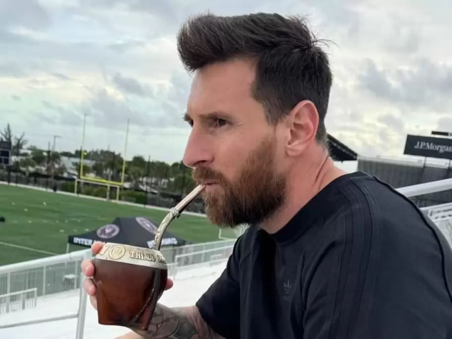 Y pensar que algunos creían que iba a jugar para España: Messi es más argentino que el mate.