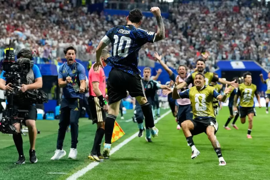 Lionel Messi festeja la remontada contra Inglaterra, en la Semifinal del Mundial 2026.