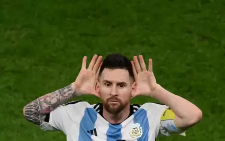 El Topo Gigio de Liones Messi a Louis van Gaal, en las Semifinales de Qatar 2022.