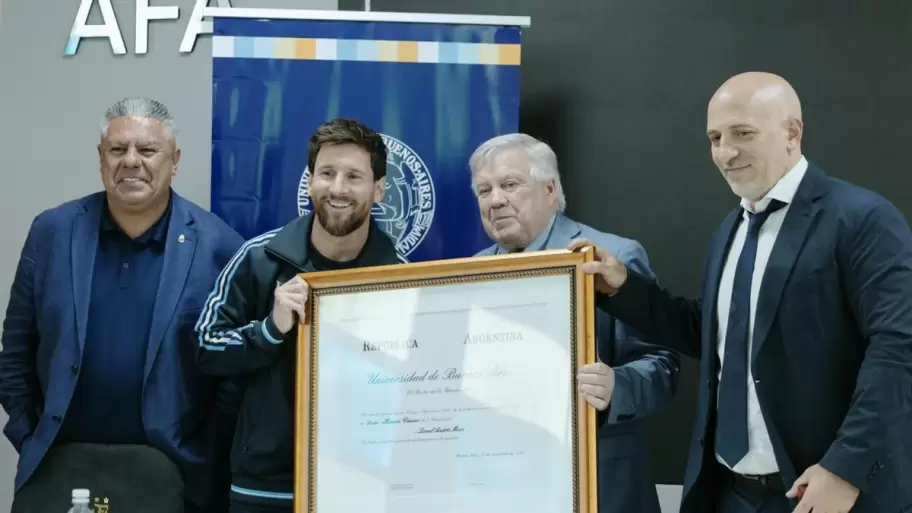 Messi recibió el título de Doctor Honoris Causa