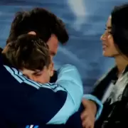 Thiago Messi rompió en llanto en los brazos de su papá: el abrazo más tierno de la despedida