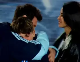 Thiago Messi junto a sus pap�s