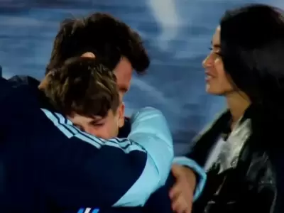 Thiago Messi junto a sus pap�s