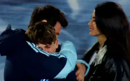 Thiago Messi junto a sus pap�s