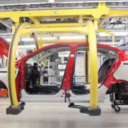 ¿Se van Fiat y Peugeot? Stellantis no descarta cerrar sus fábricas en la Argentina de Milei