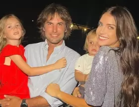 Zaira Nara y Jakob Von Plessen con sus hijos