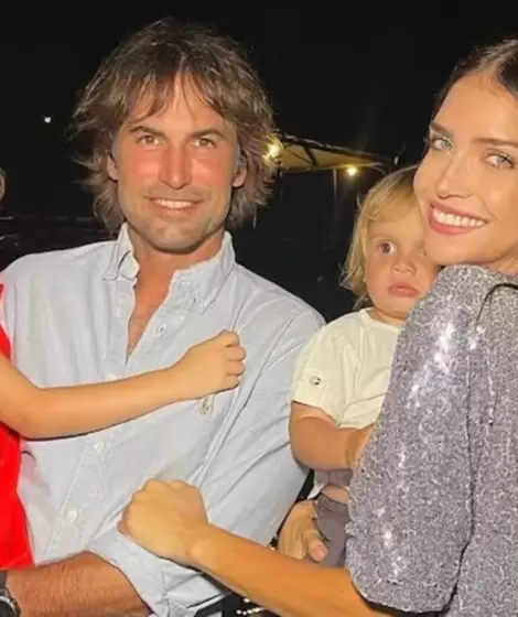 Zaira Nara y Jakob Von Plessen con sus hijos