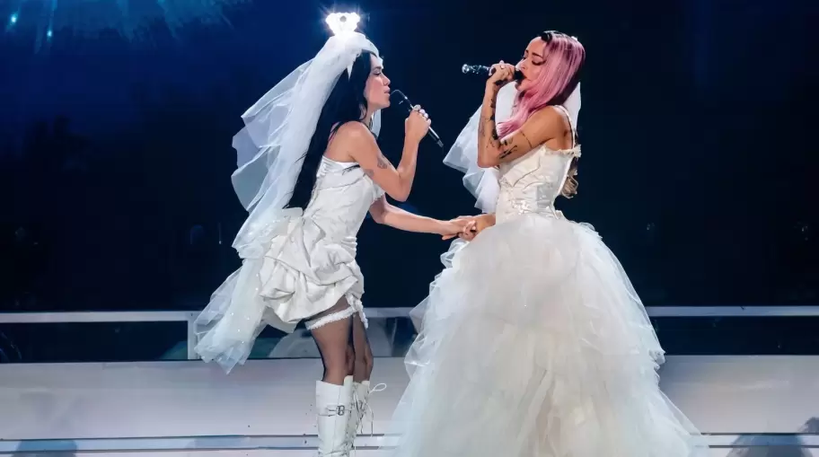 Tini Stoessel con Lali Espósito en River