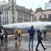 Más de 550 personas afectadas por los gases, postas de goma y agua presión durante la represión