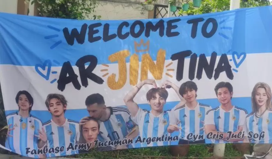 Fanáticas de los BTS, esperaron a la banda con carteles