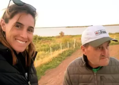 Soledad junto a su padre Omar Pastorutti.