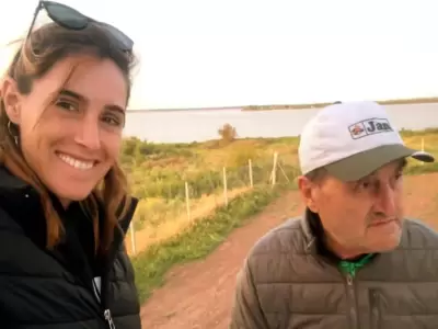 Soledad junto a su padre Omar Pastorutti.