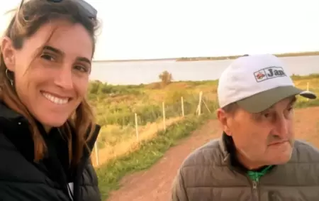 Soledad junto a su padre Omar Pastorutti.