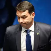 Chororô bolsonarista: Flávio perdió con Lula y ahora pide anular las elecciones