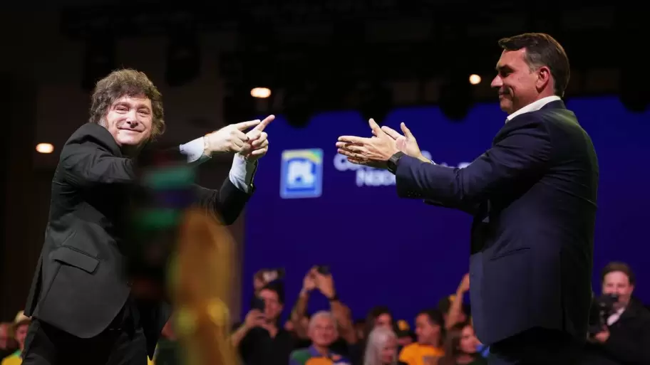 Javier Milei y Flávio Bolsonaro