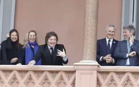 Milei farme� aura desde el balc�n de Casa Rosada