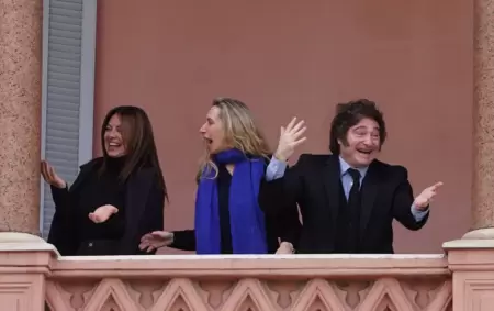 Pettovello junto a Karina y Javier Milei farmeando aura