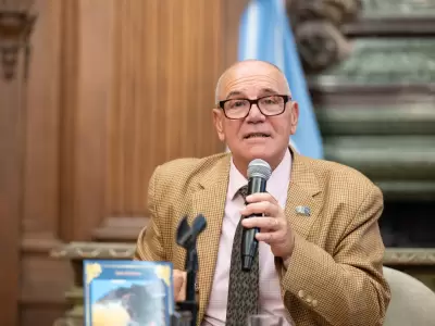 La Legislatura porte�a distingui� al libro "Soy Bosterman" de Jos� Console