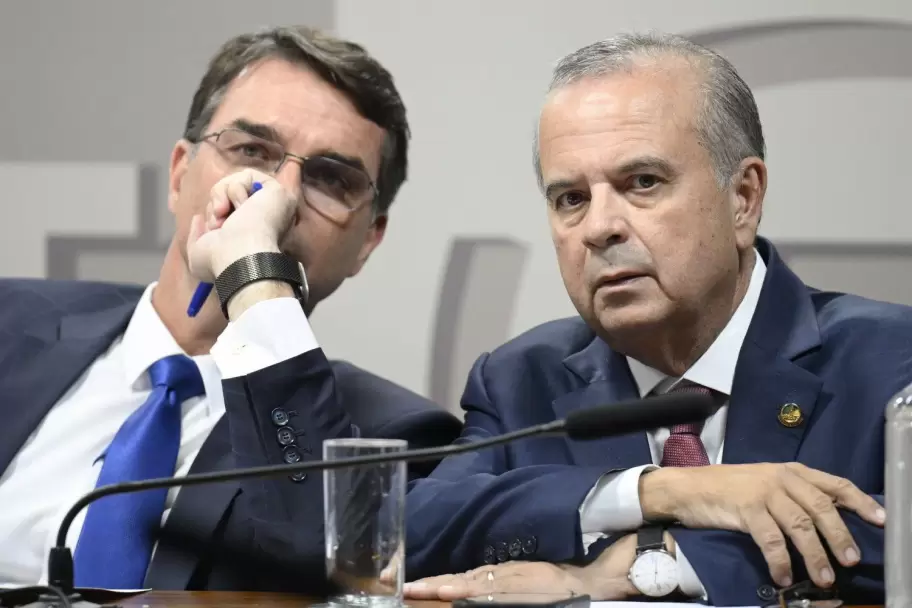 Bolsonaro junto a �Rog�rio Marinho