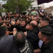 Un diputado aseguró que Milei se comió un bollo en Catamarca, pero LLA salió a desmentirlo