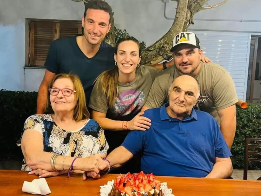 Scaloni junto a su familia