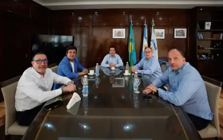 �Se cocina un nuevo espacio de intendentes en PBA?