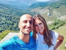 Manu Gin�bili y su esposa