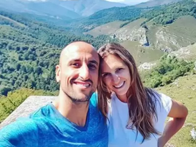 Manu Gin�bili y su esposa
