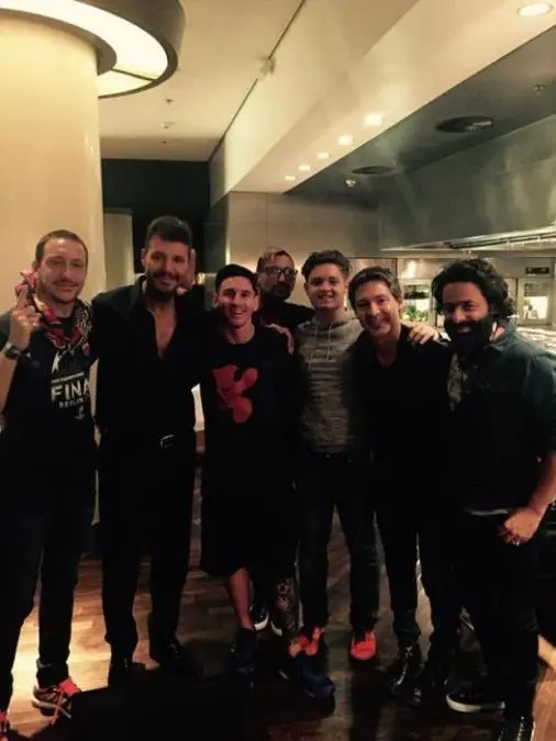 Tinelli junto a sus amigos