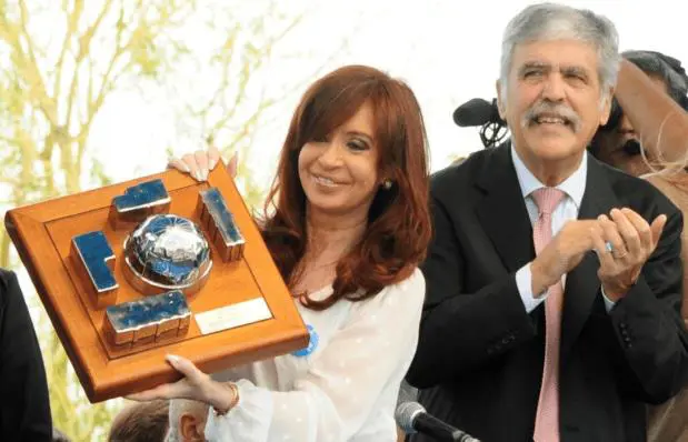 La Presidenta junto a De Vido.