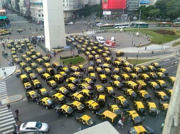 El 18 de mayo, la avenida Corrientes fue cortada en su totalidad por los taxistas.