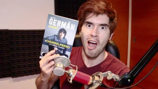 Germn Garmendia con su libro #Chupaelperro