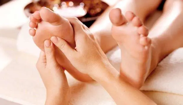 masaje en los pies