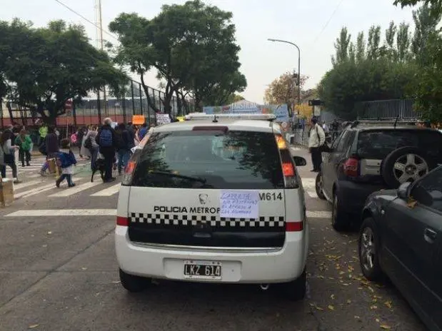 La protesta de los vecinos de Colegiales contra la feria Masticar