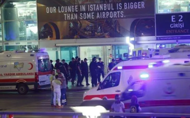 ambulancias_aeropuerto_turquia