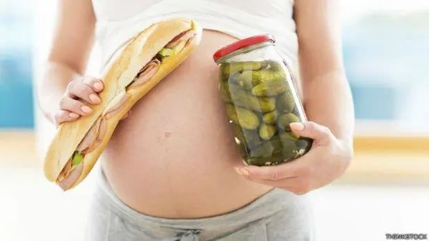 Los pickles les encanta a las panzonas. Raro.