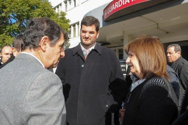 El secretario de Seguridad de la Nacin, Eugenio Burzaco, acompa a Bullrich en su visita al Churruca