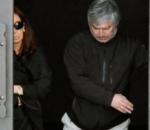 Cristina y Lzaro, saliendo del mausoleo de Nstor Kirchner