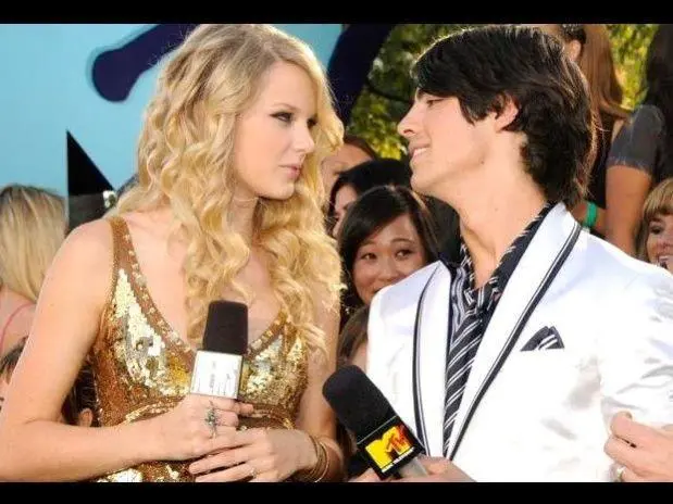 Taylor & Joe Jonas.